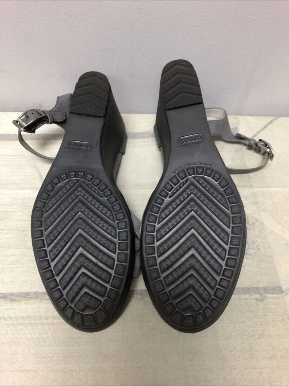 Crocs Womens 11 Leigh II Gray Open Toe Ankle Strap Wedge Platform Sandals